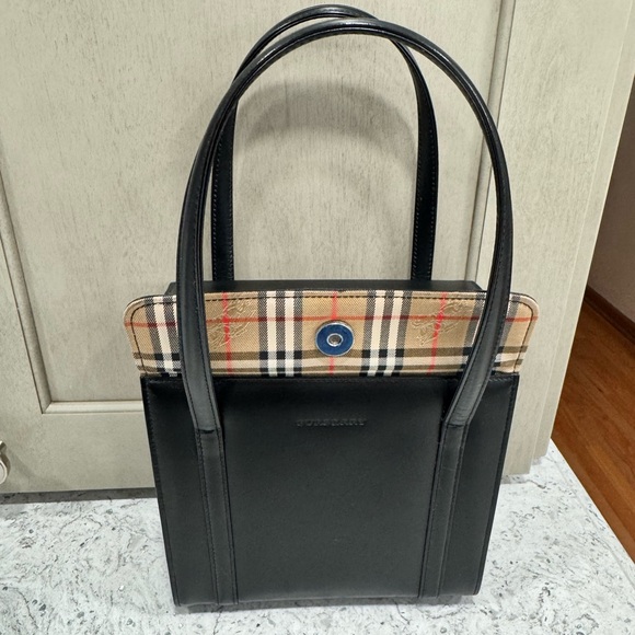 BURBERRY NOVA CHECK LEATHER BLACK HANDBAG
AUTHENTIC - Picture 12 of 13